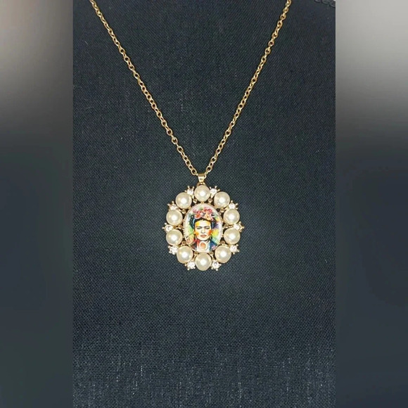 NWT Frida pendent on a gold chain - Picture 1 of 3